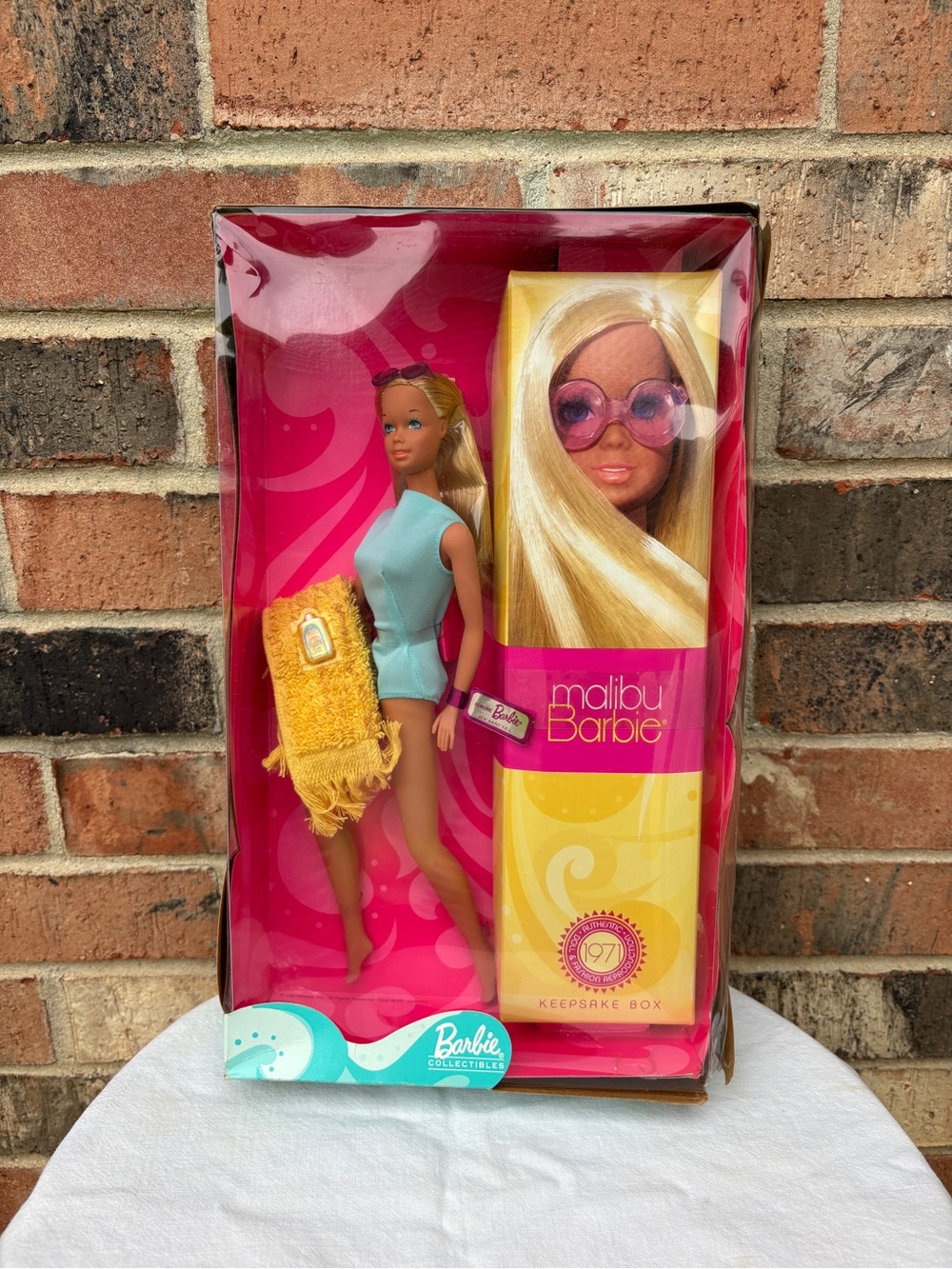 2001 Mattel Reproduction Malibu Barbie (Model 56061) (NIB)